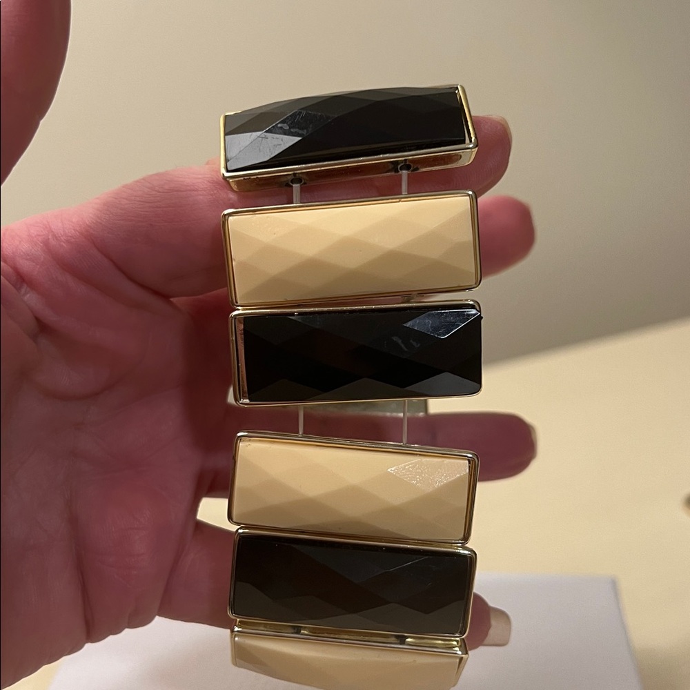 Fashion Stretch Bracelet - Picture 3 of 3